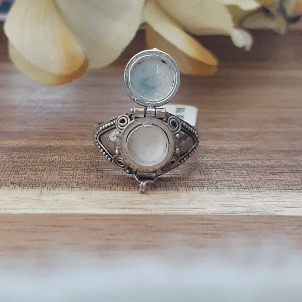 Poison Ring Faceted Circle Blue Topaz
