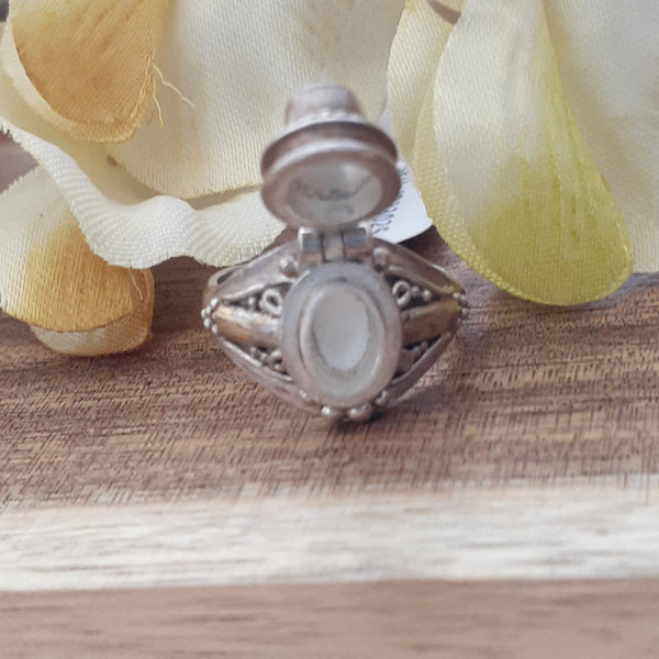 Poison Ring  Faceted Oval Amethyst