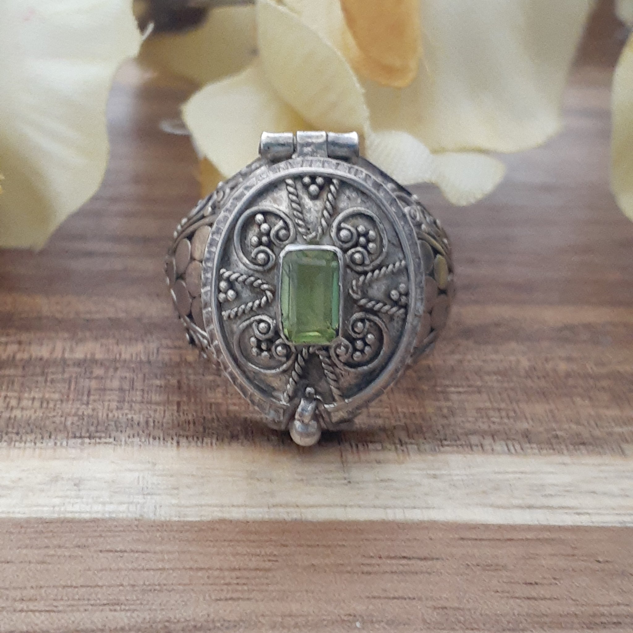 Poison Ring Faceted Rectangle Peridot