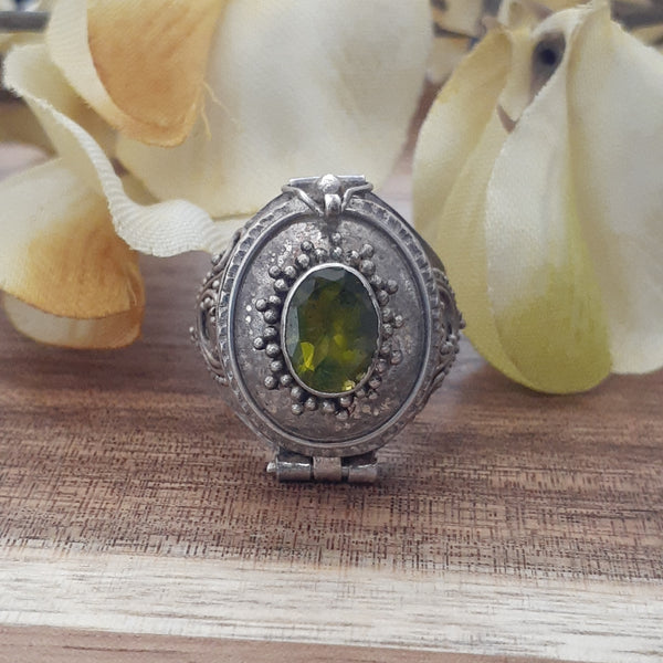 Poison Ring Faceted Oval Peridot