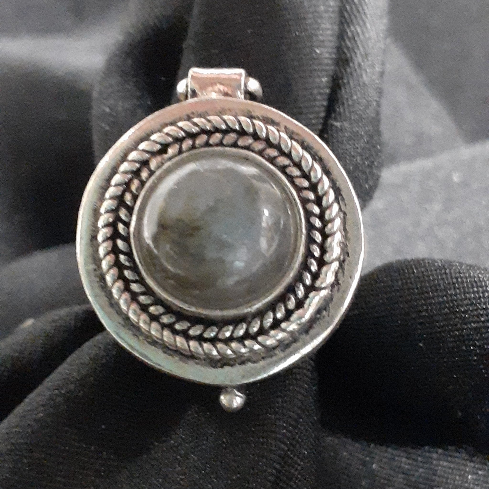 Poison Ring Large Smooth Round Labradorite