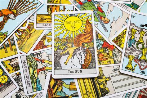 Tarot Talks with Lizzie